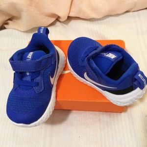 Nike Sneakers Nike Revolution 5 Blue & White Hard Sole Unisex Kid's Size 3 NEW